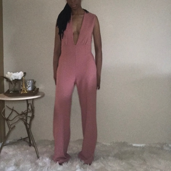 Waist Deep V neck sleeveless jumpsuit. - Picture 2 of 3